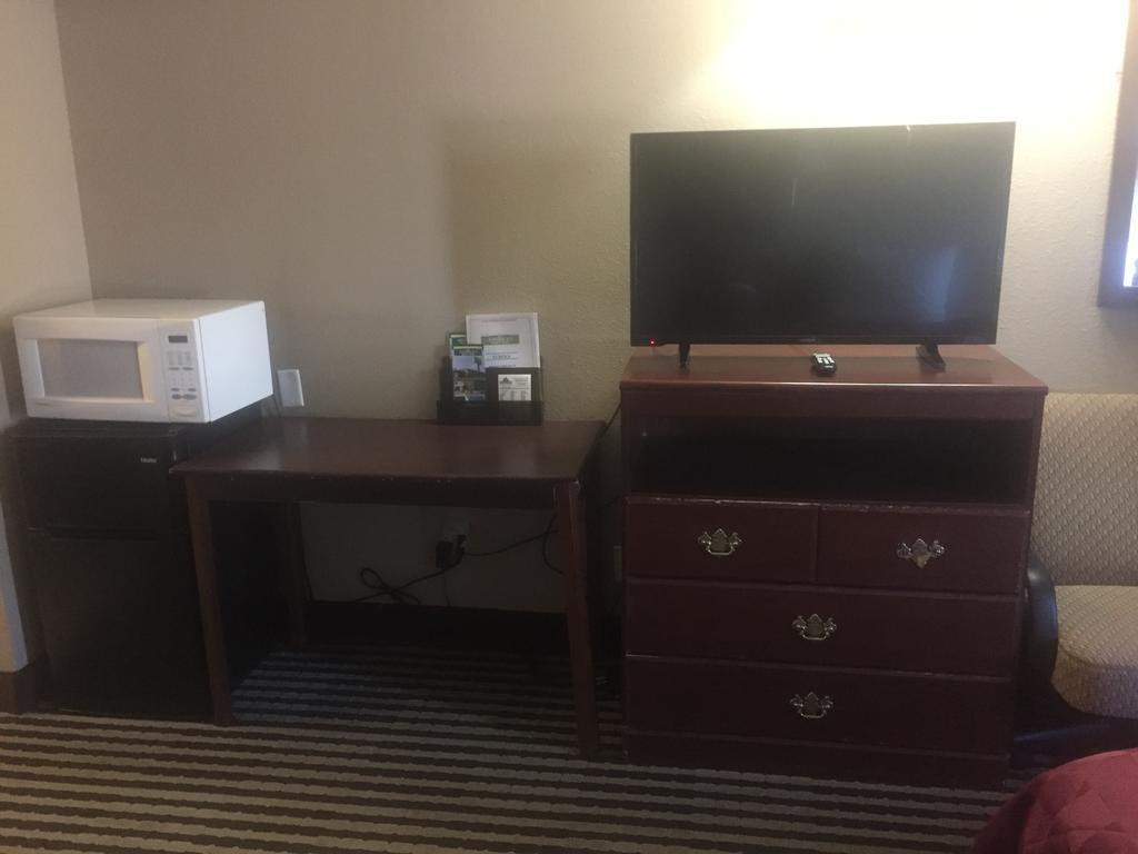 America'S Best Inn & Suites Юрика Экстерьер фото